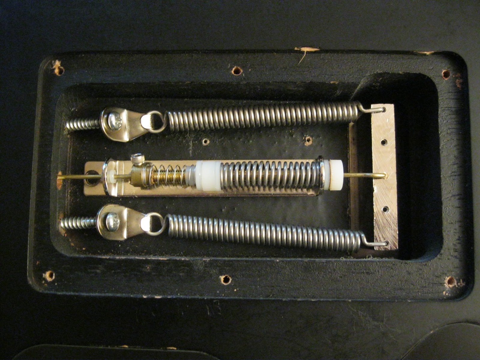 Dreaming Guitar Tremolo stabilizer